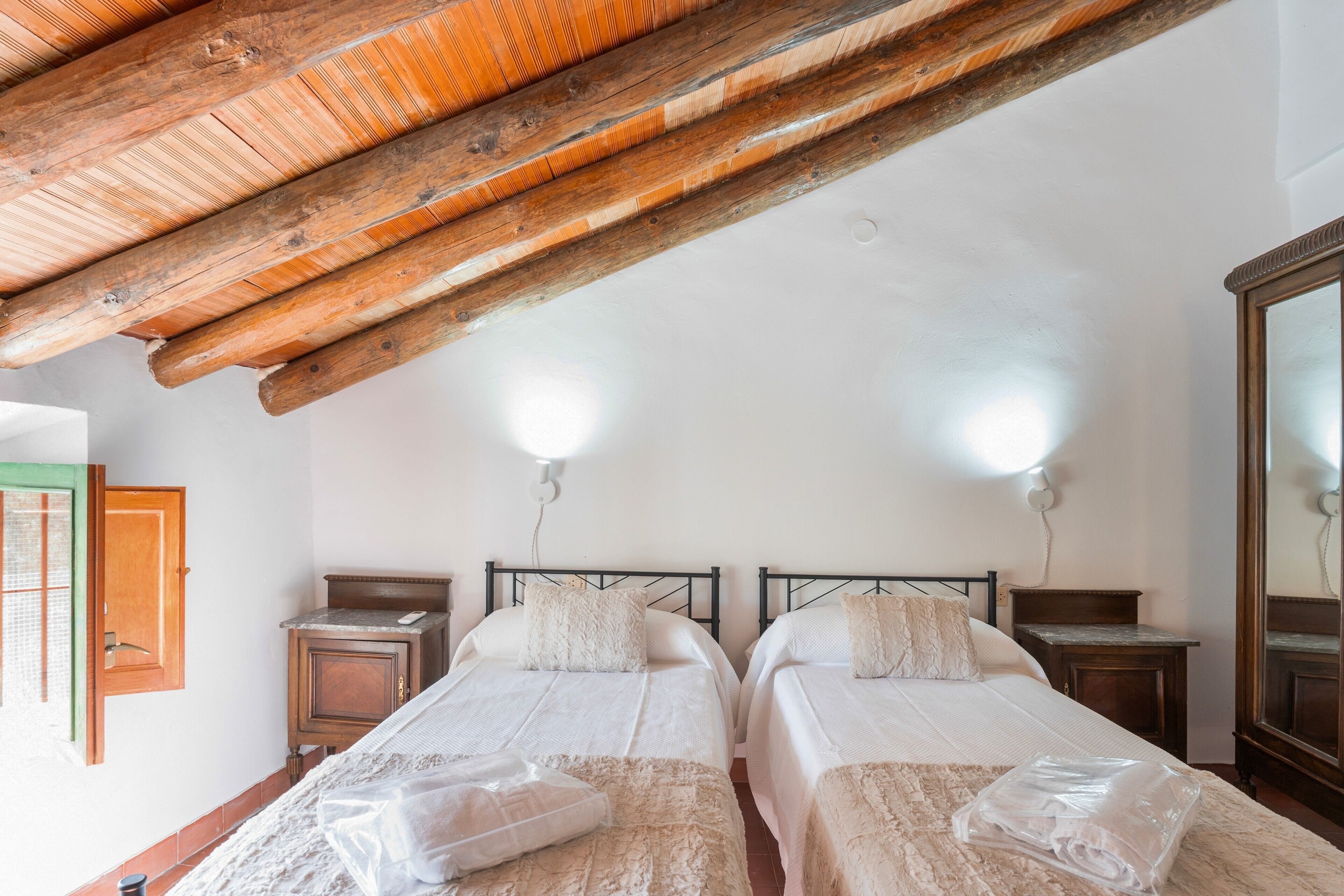 3 dormitorios, tabla de planchar con plancha, wifi y ropa de cama