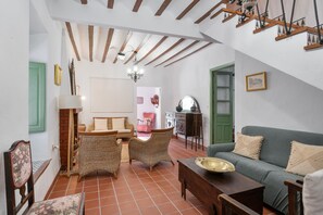 Televisión, chimenea y estéreo 