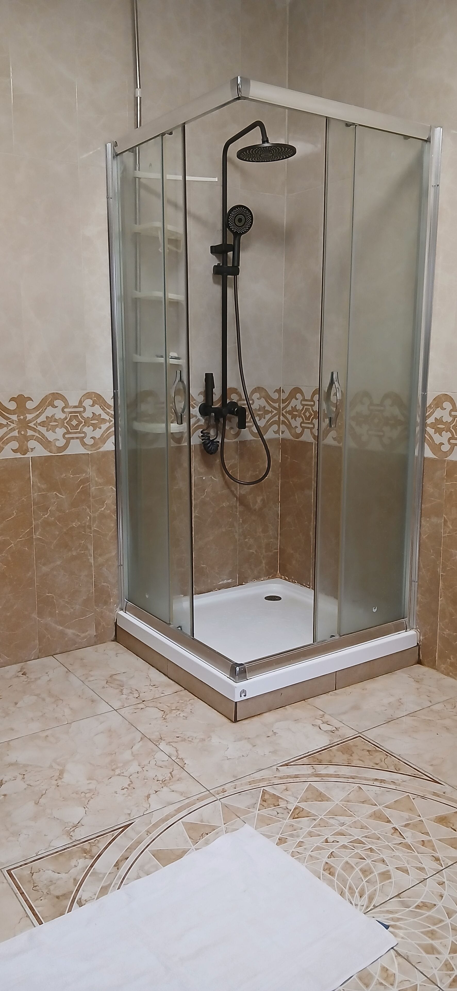 Superior kamer, niet-roken, schoonmaakservice | Badkamer | Gratis toiletartikelen, handdoeken, zeep, toiletpapier