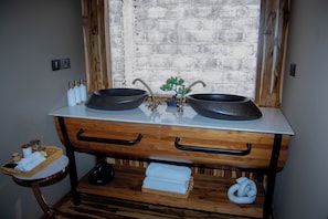 Superior-Zweibettzimmer, Balkon | Badezimmer