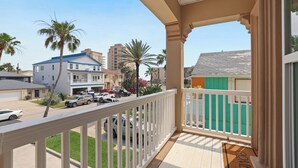 A balcony with a view of a residential street, including houses and parked vehicles. - 2-bedroom 2-bathroom condo in South Padre Island with AC
2 minute walk to beach (South Padre Island)