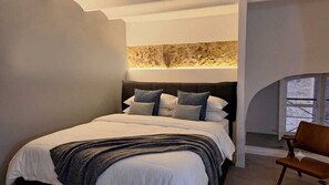 WiFi, bed sheets - Elegant, spacious studio apartment in the heart of Palermo’s most beautiful historic district (Palermo)