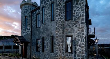 Mahaeliya Rock Castle