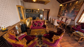 Luxury Apartment, 2 Bedrooms | Living area