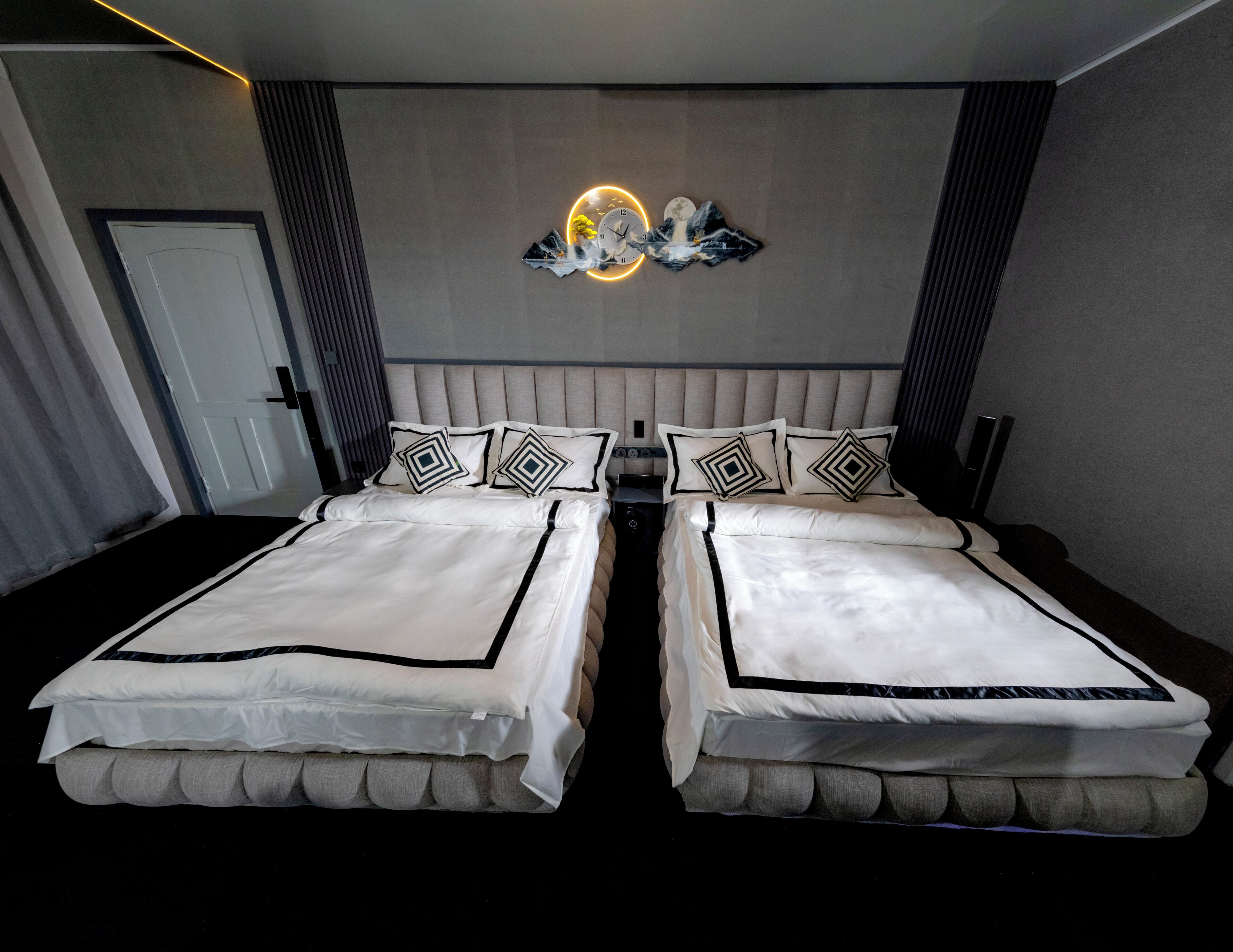 Royal Studio Suite | In-room safe, desk, laptop workspace, soundproofing