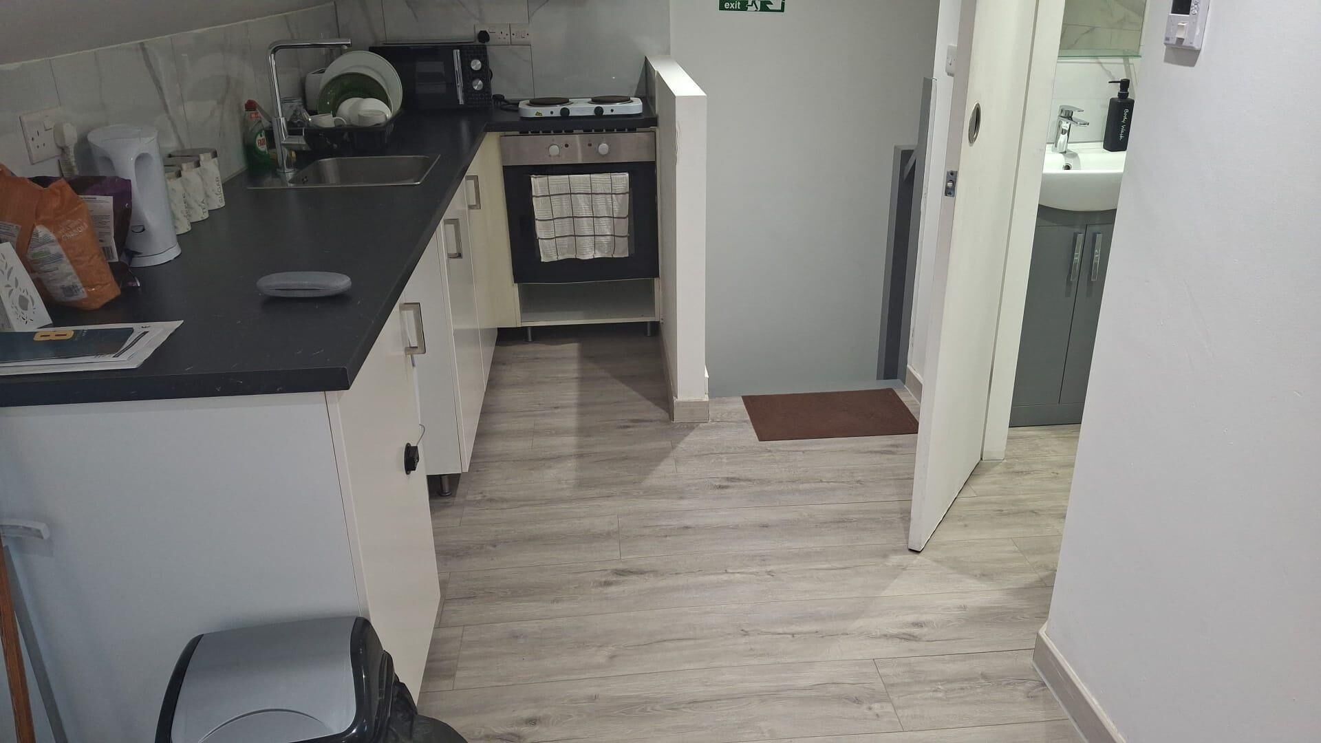 Frigorifero, microonde, forno, bollitore elettrico