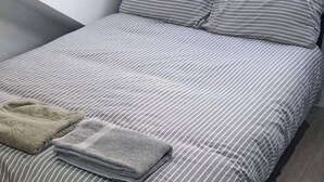 Unclassified image, 5 of 12, button - Hendon Studio, Sleeps 2 With Parking (London)