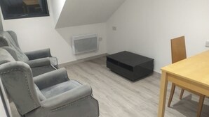 Unclassified image, 3 of 12, button - Hendon Studio, Sleeps 2 With Parking (London)