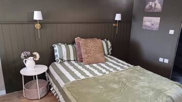 1 bedroom, free WiFi, bed sheets