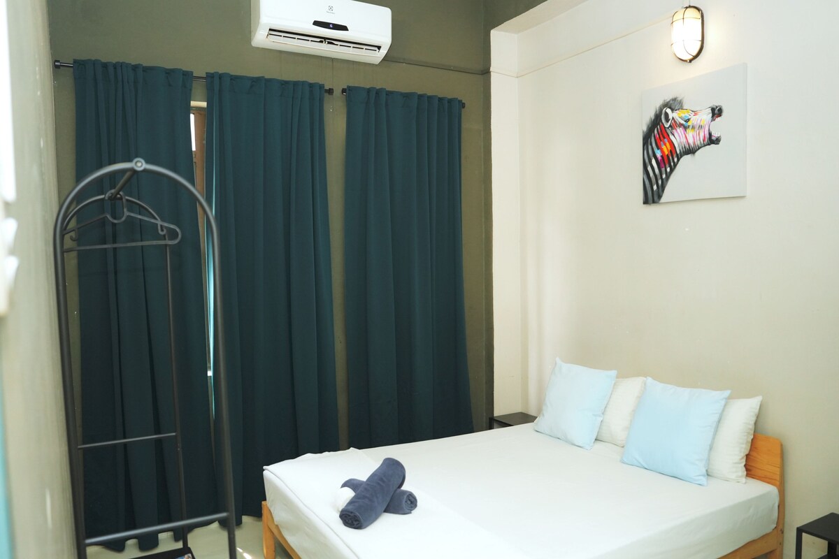 Superior Double Room, Non Smoking | Desk, laptop workspace, WiFi (free), bed sheets
