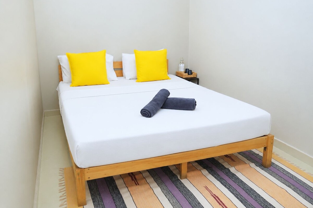 Standard Double Room, Non Smoking | Desk, laptop workspace, WiFi (free), bed sheets