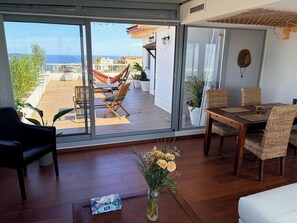 Dining - Appartement sur le toit avec magnifique vue mer et terrasse panoramique. (Nice)