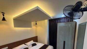 3 chambres, fer et planche à repasser, Wi-Fi, draps fournis