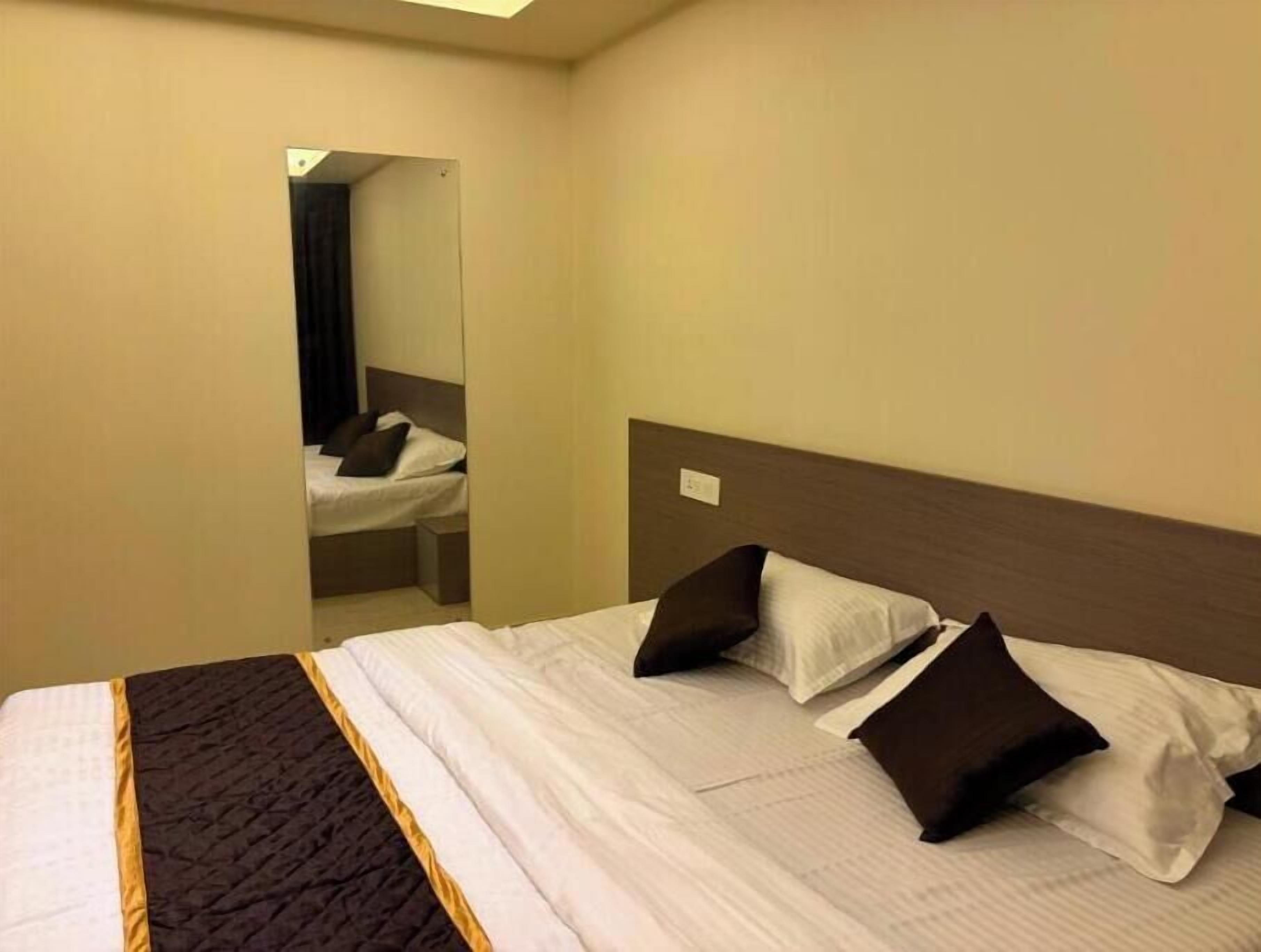 3 chambres, fer et planche à repasser, Wi-Fi, draps fournis