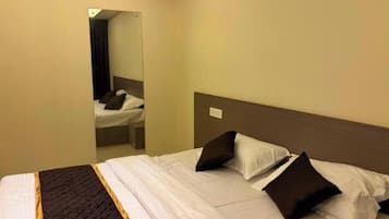 3 chambres, fer et planche à repasser, Wi-Fi, draps fournis