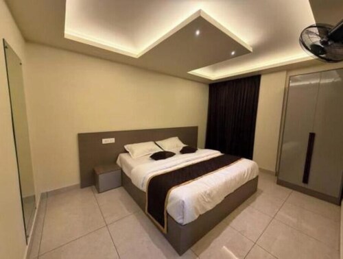 Hide Away: Two-Bedroom Deluxe Apartment