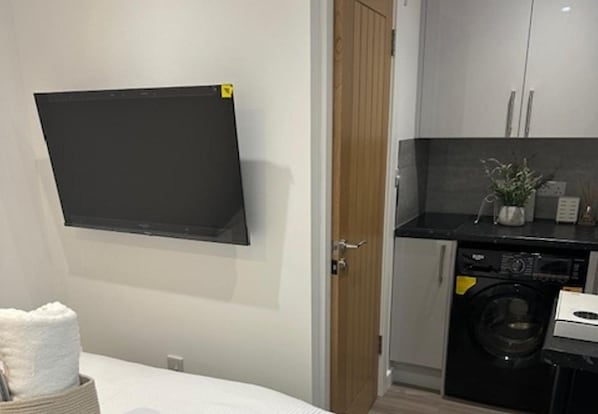 WiFi (free), bed sheets
