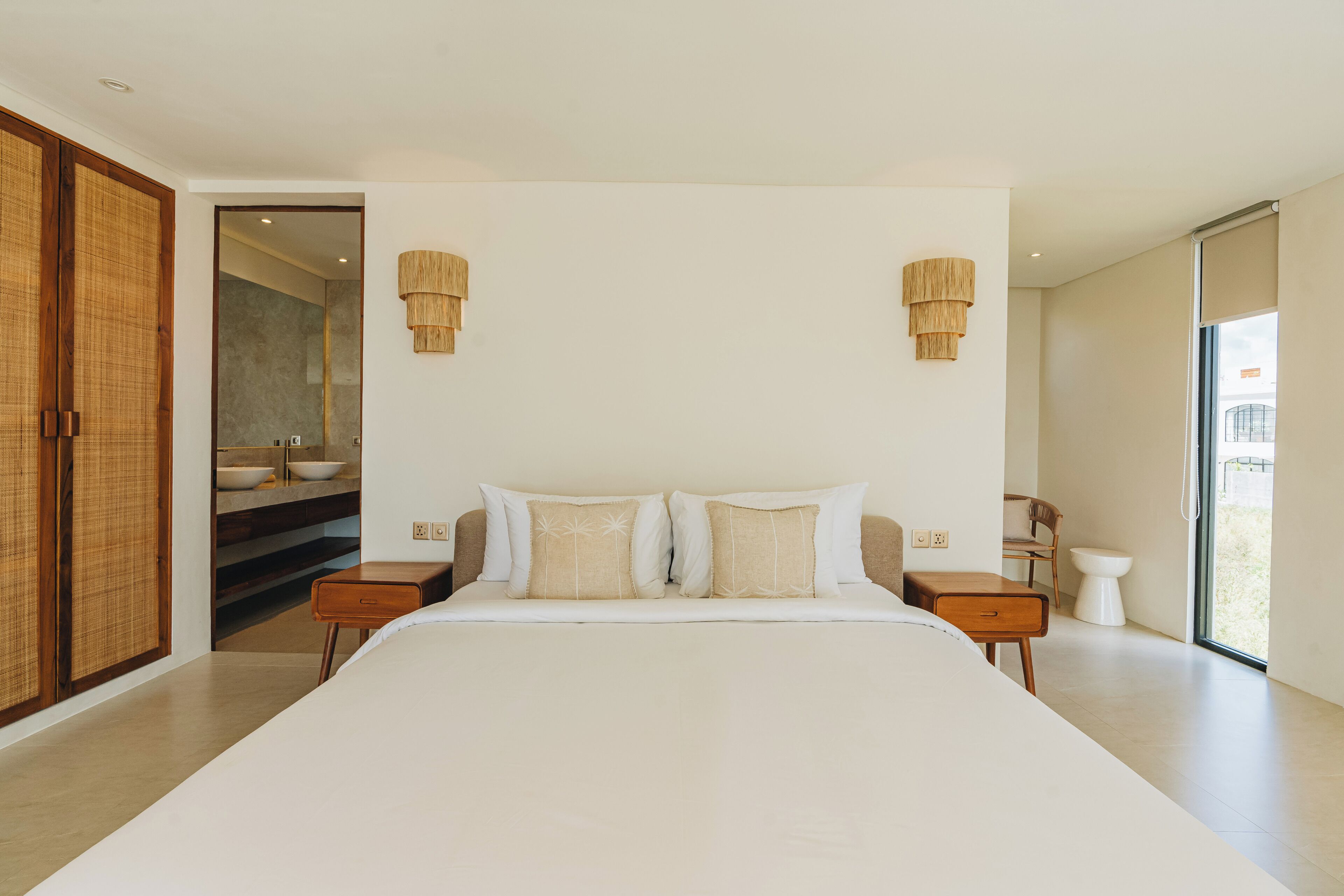 2 bedrooms, in-room safe, iron/ironing board, free WiFi