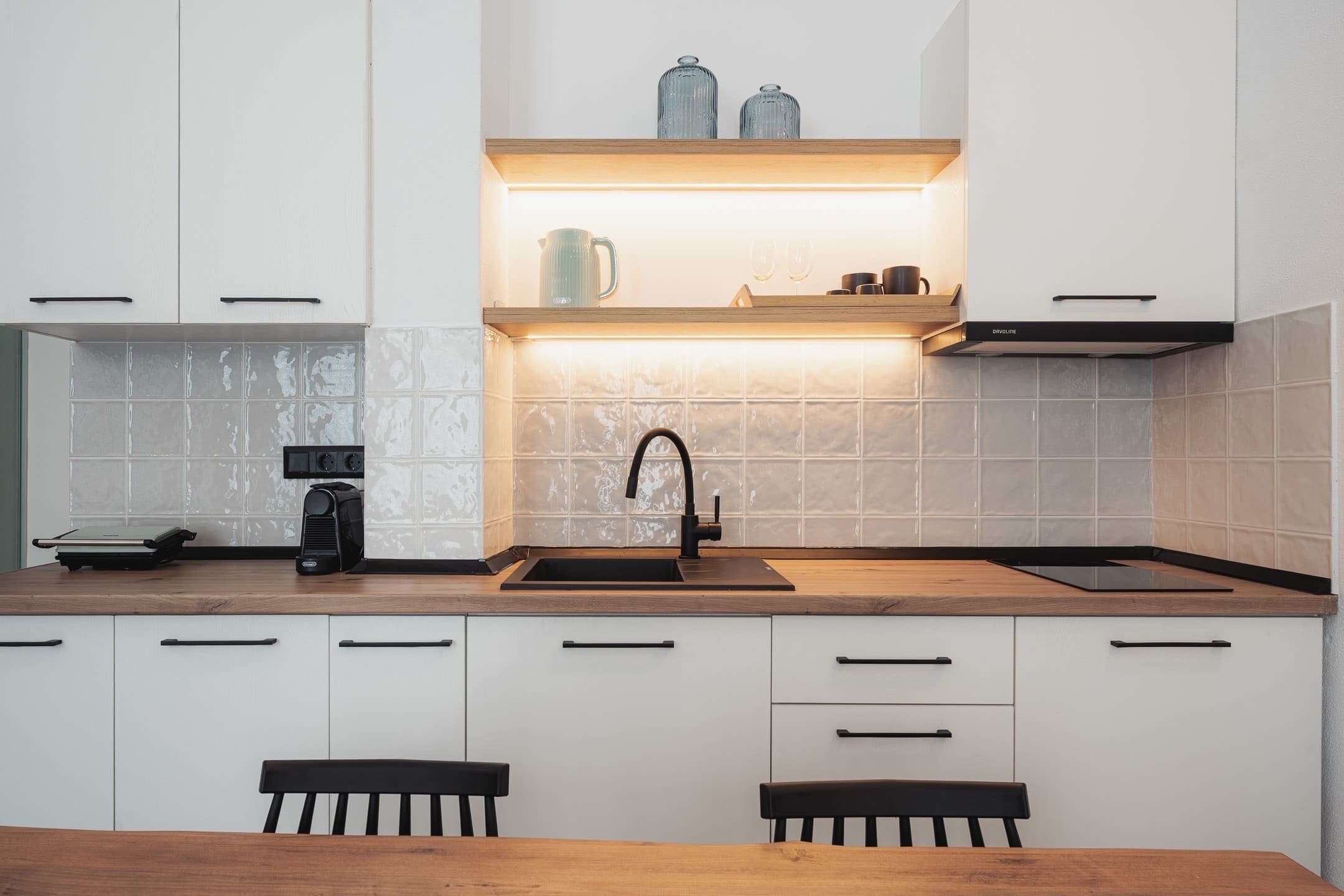 Coffee/tea maker, oven, stovetop, electric kettle