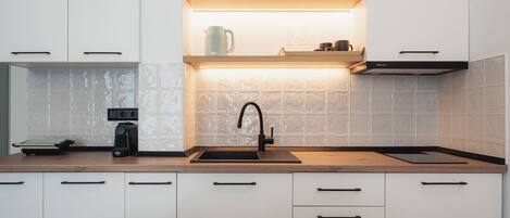Coffee/tea maker, oven, stovetop, electric kettle