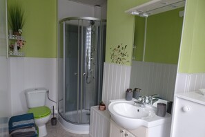 Bathroom - Guest Room “A Night by the Water” with Wi-Fi (Hallines)