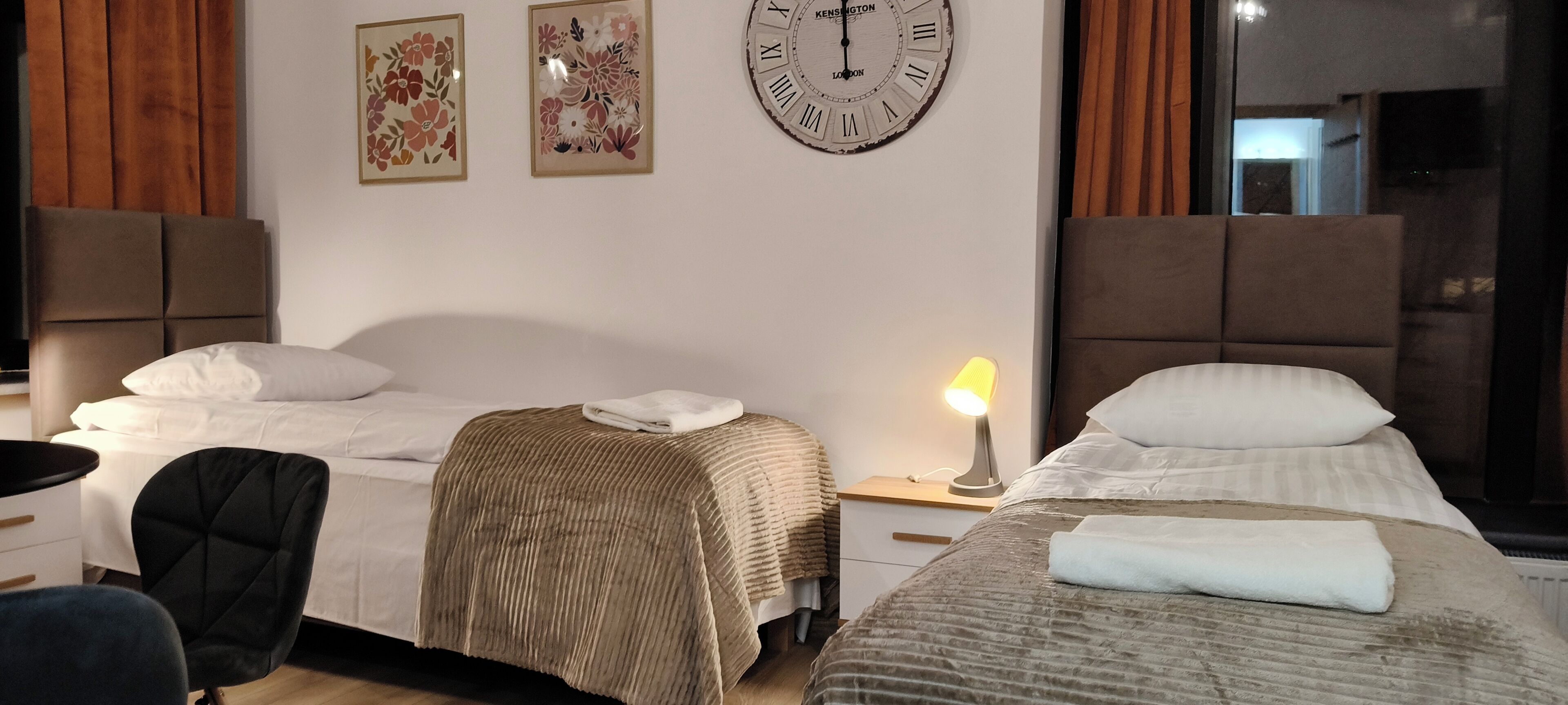 Superior Studio Suite, City View | Laptop workspace, iron/ironing board, free WiFi