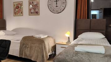 Superior Studio Suite, City View | Laptop workspace, iron/ironing board, free WiFi