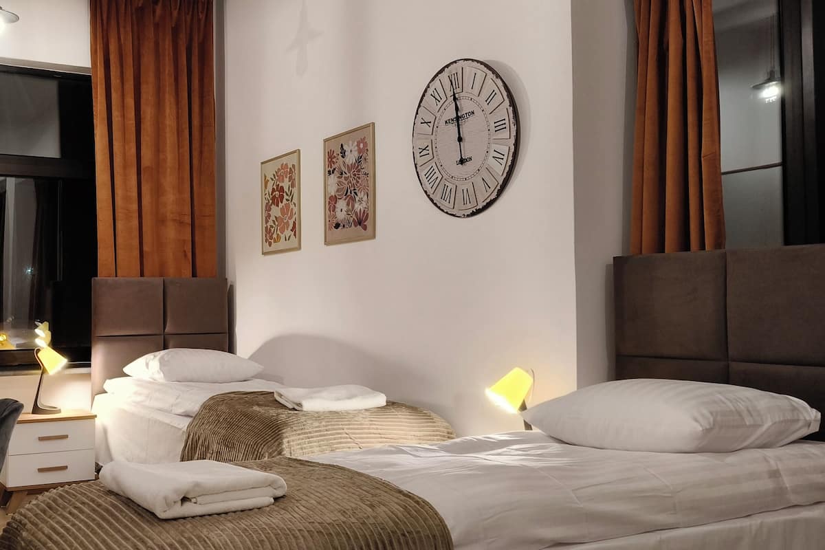 Superior Studio Suite, City View | Laptop workspace, iron/ironing board, free WiFi