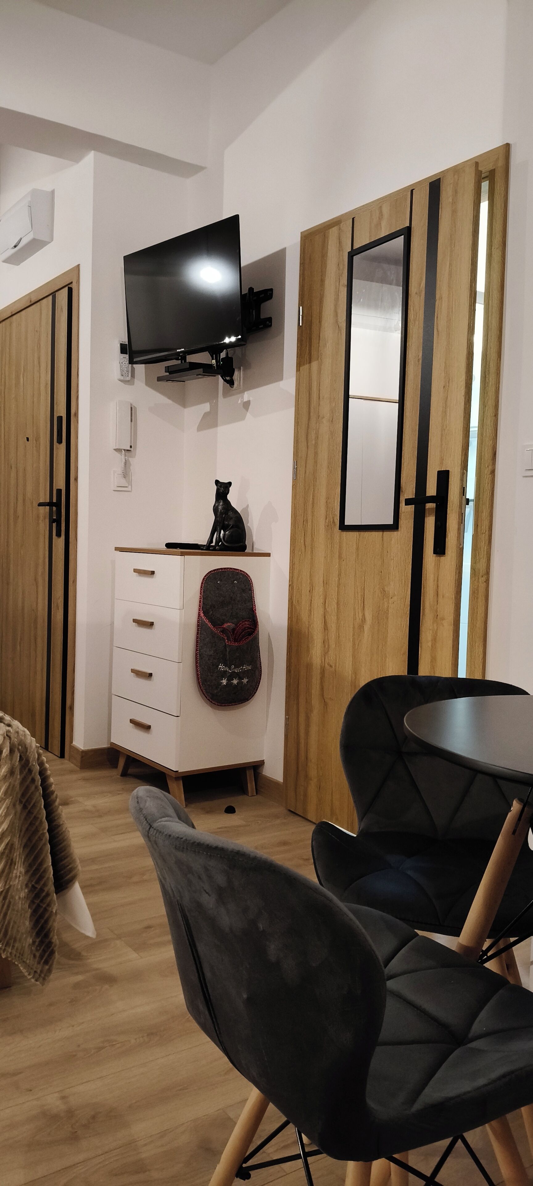 Superior Studio Suite, City View | Interior