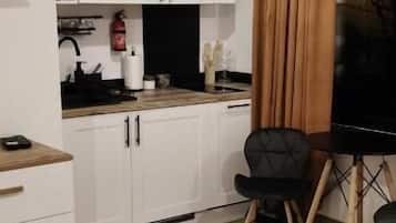 Superior Studio Suite, City View | Private kitchen | Fridge, microwave, stovetop, dishwasher