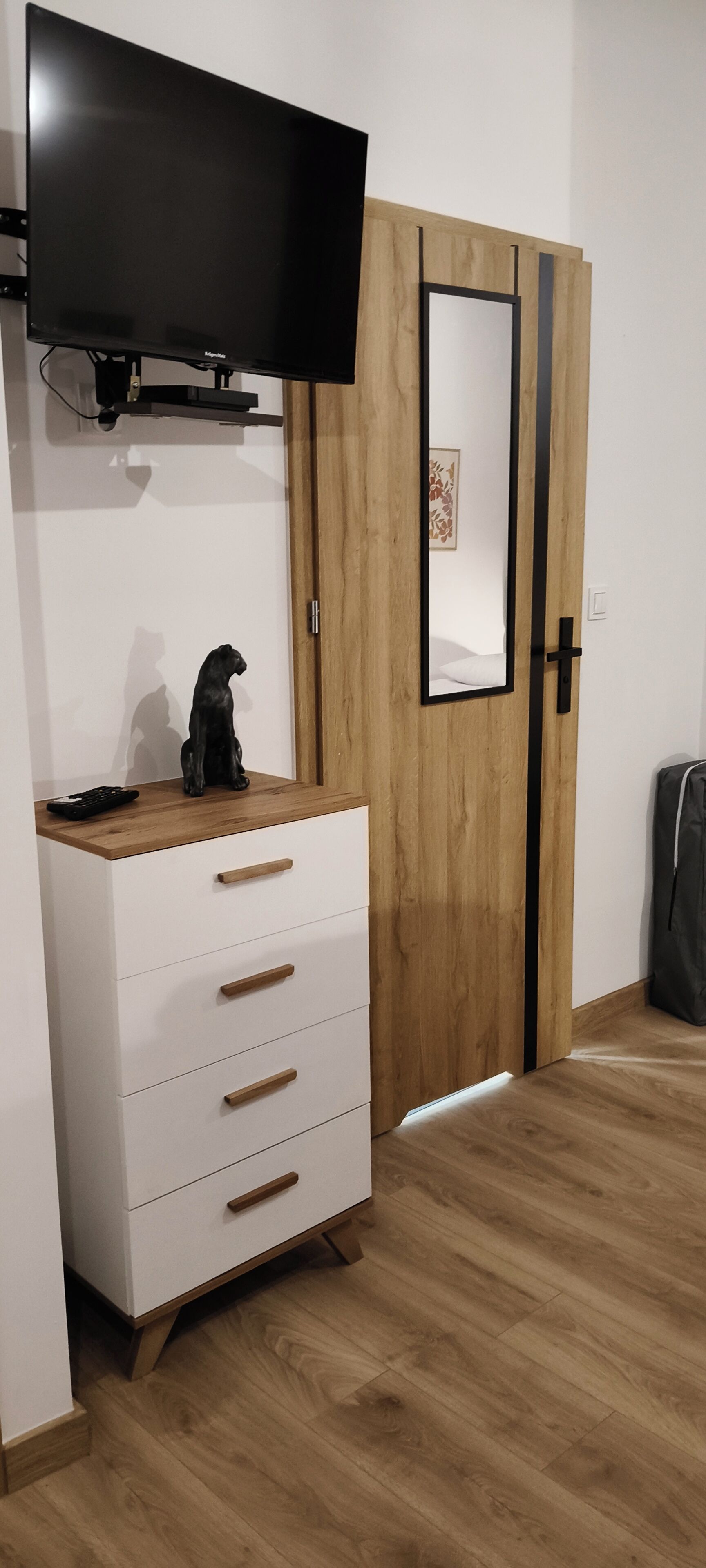 Superior Studio Suite, City View | Interior