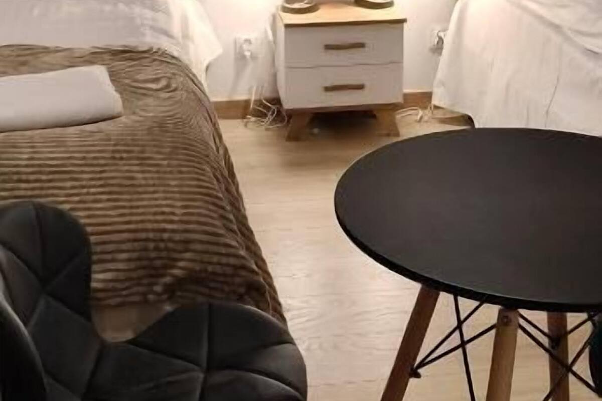 Studio Suite, Air conditioning | Laptop workspace, iron/ironing board, free WiFi