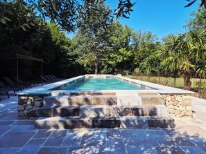Alberca al aire libre y alberca climatizada
