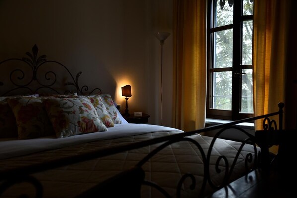 WiFi, bed sheets