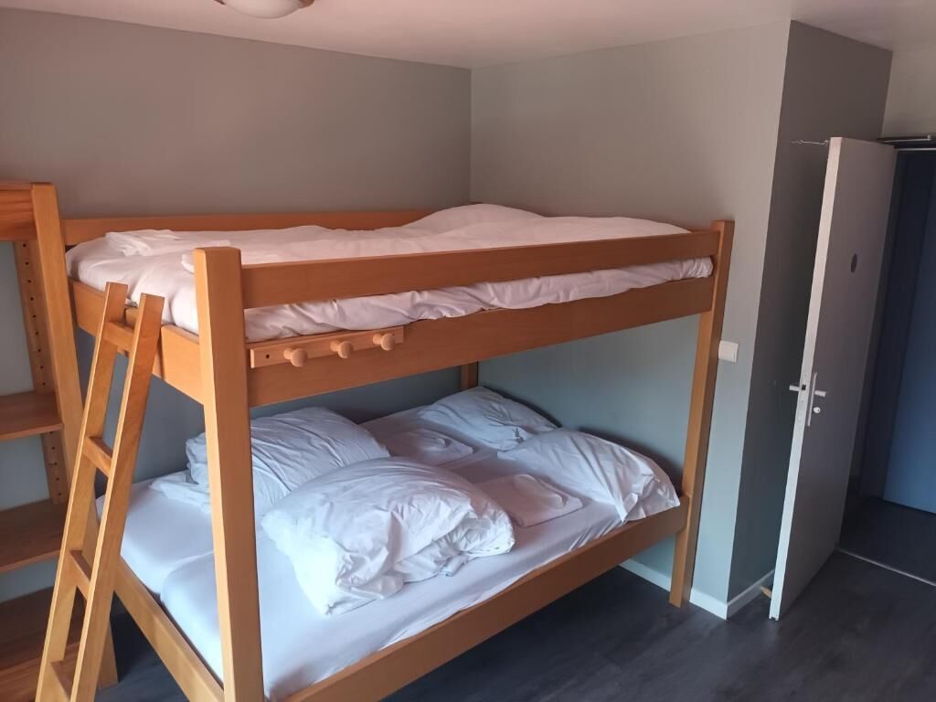 WiFi, bed sheets