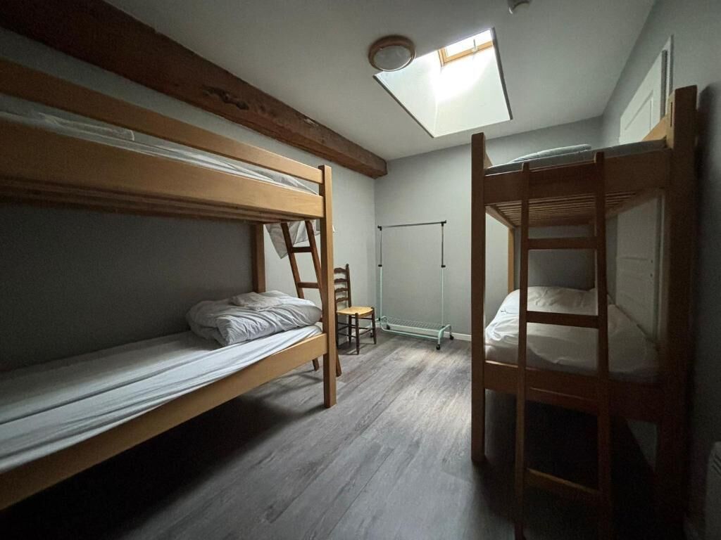 WiFi, bed sheets