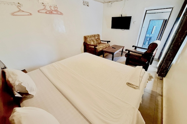 Iron/ironing board, WiFi (free)