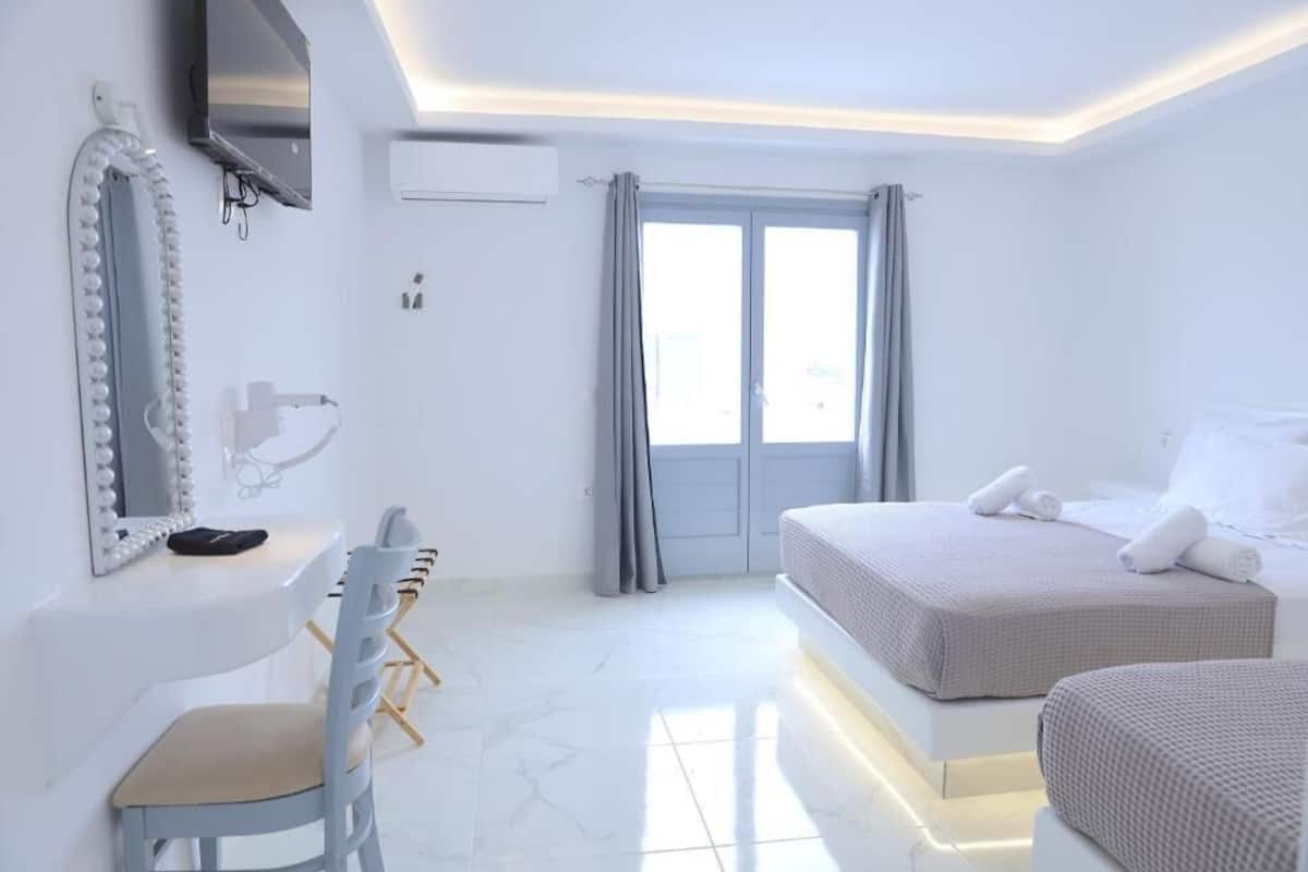 Suite familiar, balcón, vista a la montaña | Sábanas italianas Frette y ropa de cama de alta calidad 