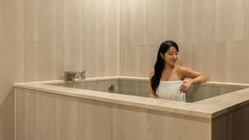 Signature Family | Bathroom