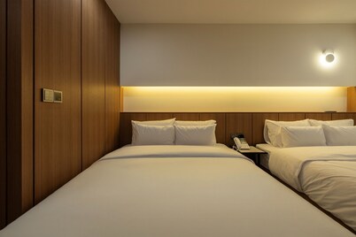 H-Avenue Hotel Suncheon Station