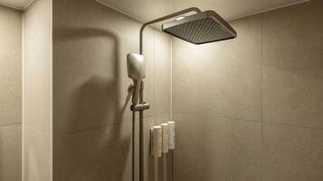 Superior Double Room | Bathroom | Hair dryer, towels, shampoo, toilet paper