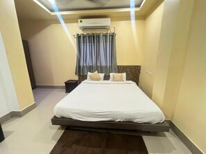Desk, free WiFi - Assam Royal Park Residency  (Guwahati)