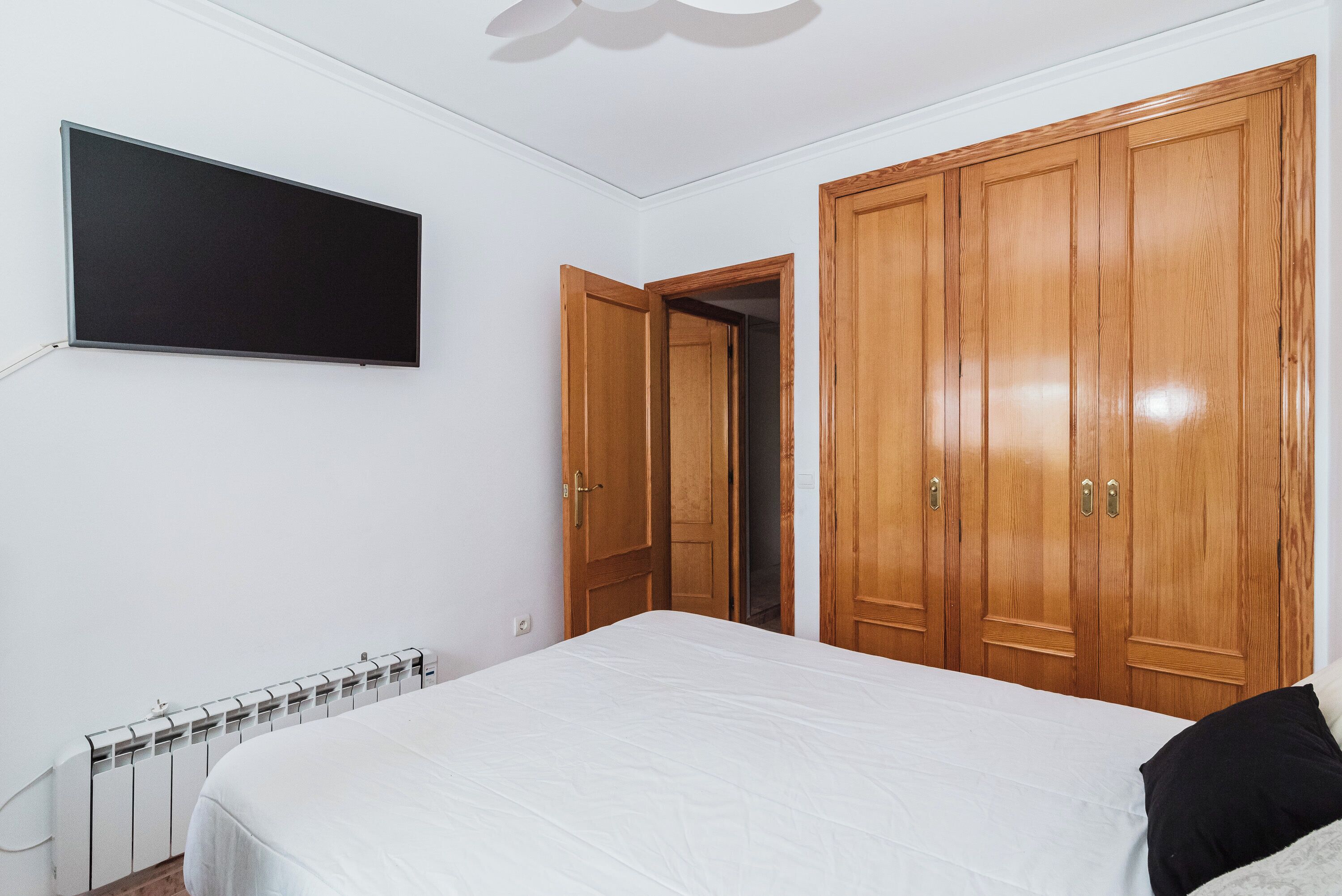 3 chambres, fer et planche à repasser, Wi-Fi, draps fournis