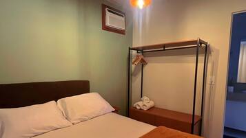 Casa | Cortinas opacas, tabla de planchar con plancha, wifi gratis