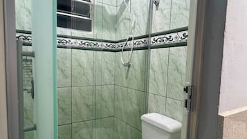Casa | Cortinas blackout, ferros/tábuas de passar roupa, Wi-Fi de cortesia