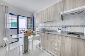 Private kitchen - Casa Margarita - Orzola Coastal retreat by LVH (Orzola)