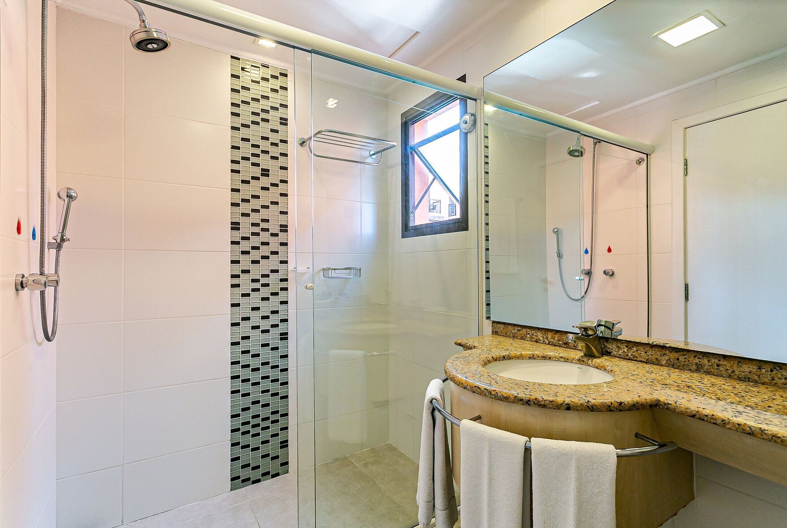Basic Apartment | Bathroom