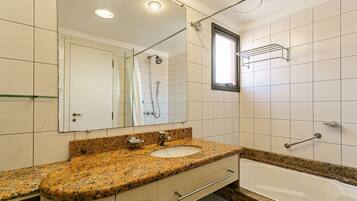Departamento básico | Baño | Regadera