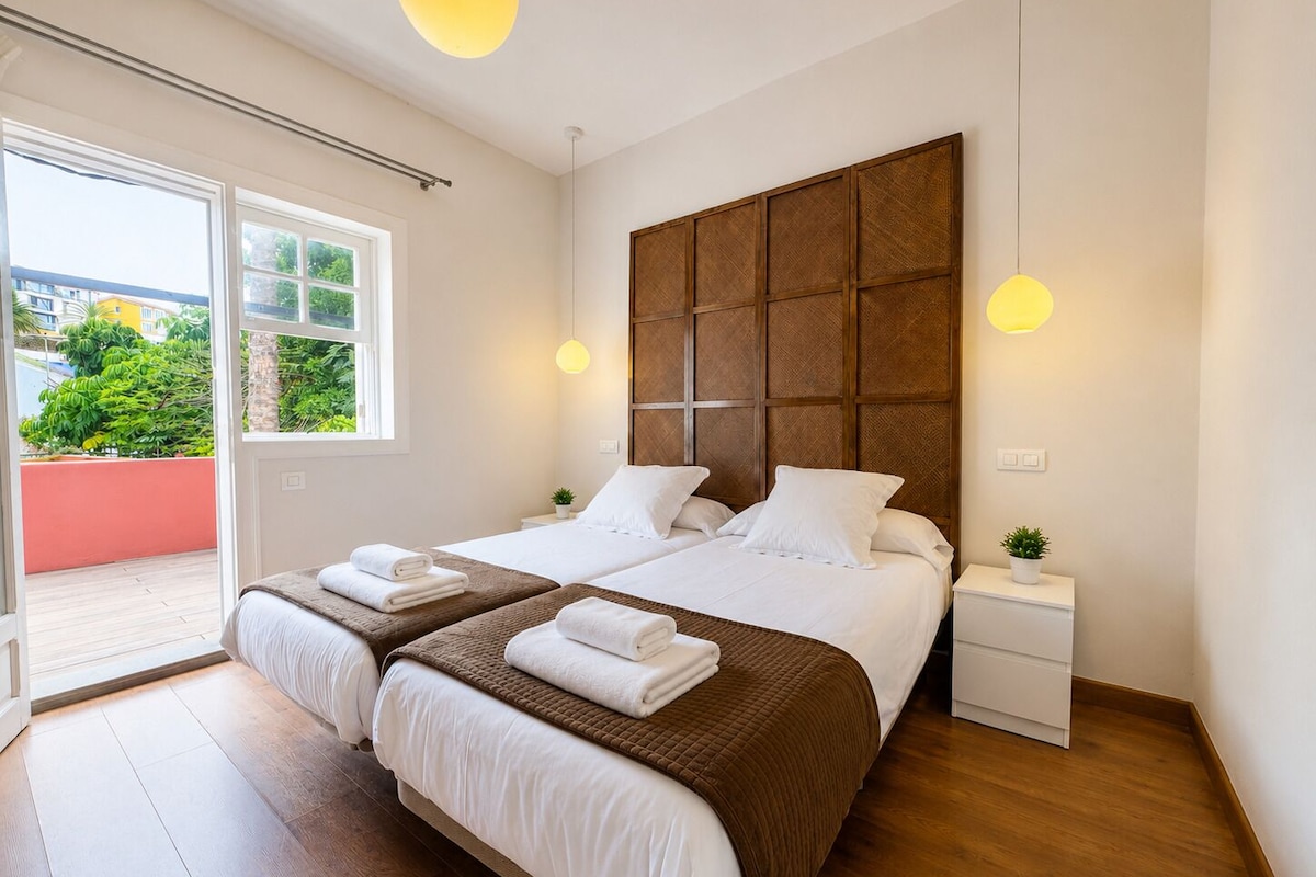 Quarto duplo luxo, vista para o pátio | Escrivaninha, espaço de trabalho para notebook, Wi-Fi de cortesia
