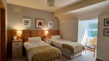 Twin kamer | Een bureau, gratis wifi